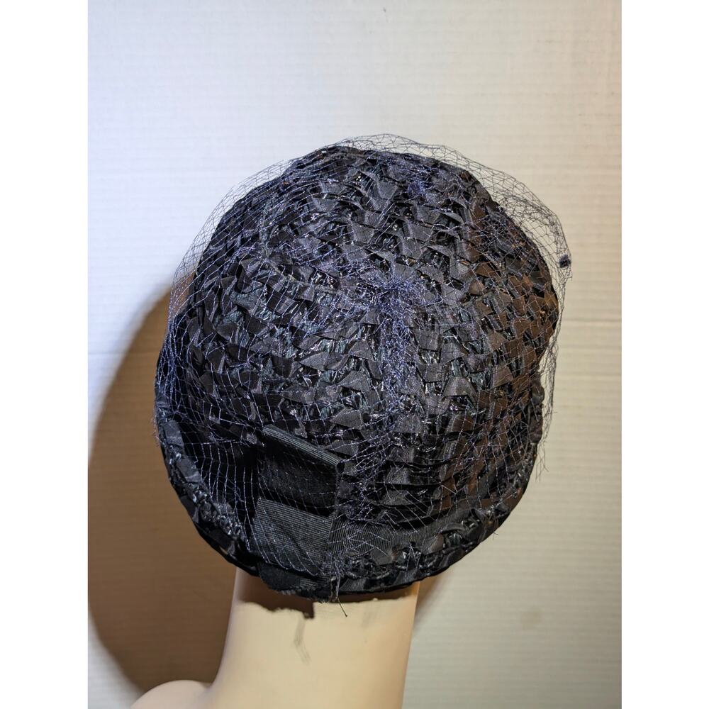 Vintage 50s Black Cellulose Woven Cloche Hat Veiled Mid-Century Mod MCM Bucket - Picture 4 of 6